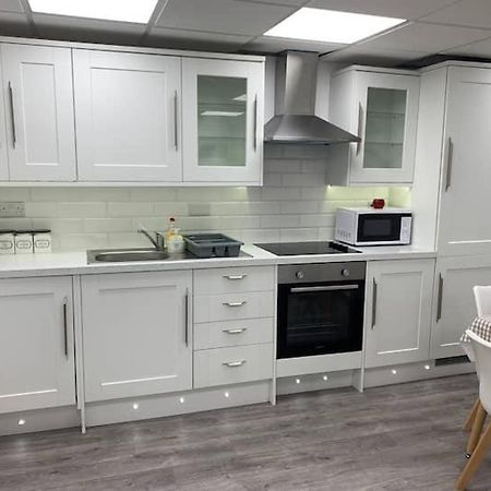 Huge Studio Close To City Centre With Free Secure Parking Лидс Экстерьер фото