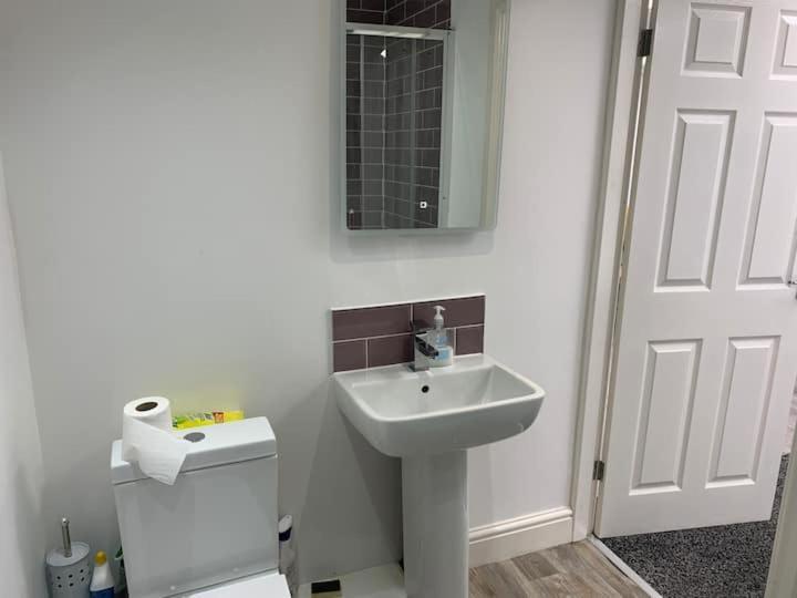 Huge Studio Close To City Centre With Free Secure Parking Лидс Экстерьер фото