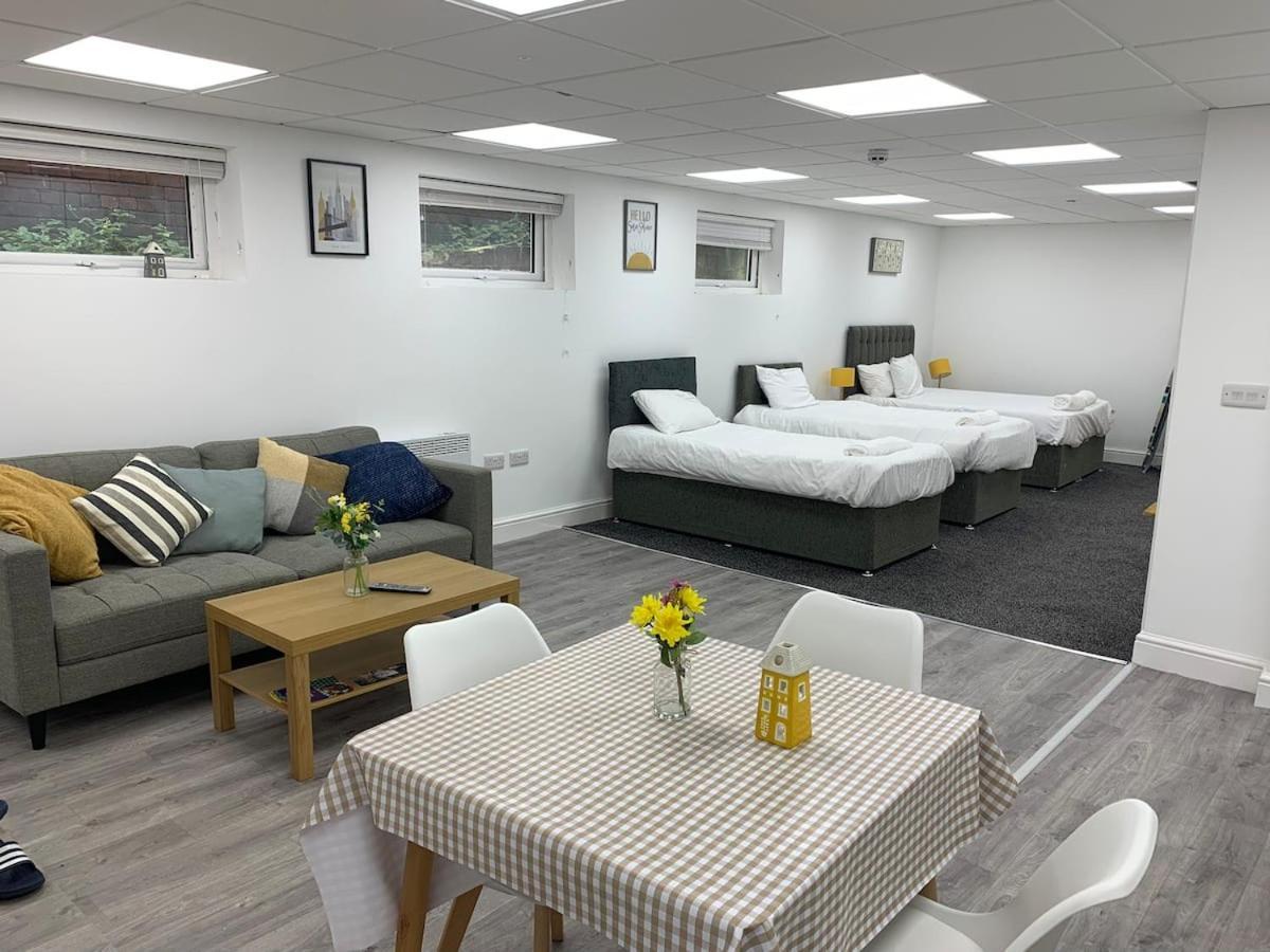 Huge Studio Close To City Centre With Free Secure Parking Лидс Экстерьер фото