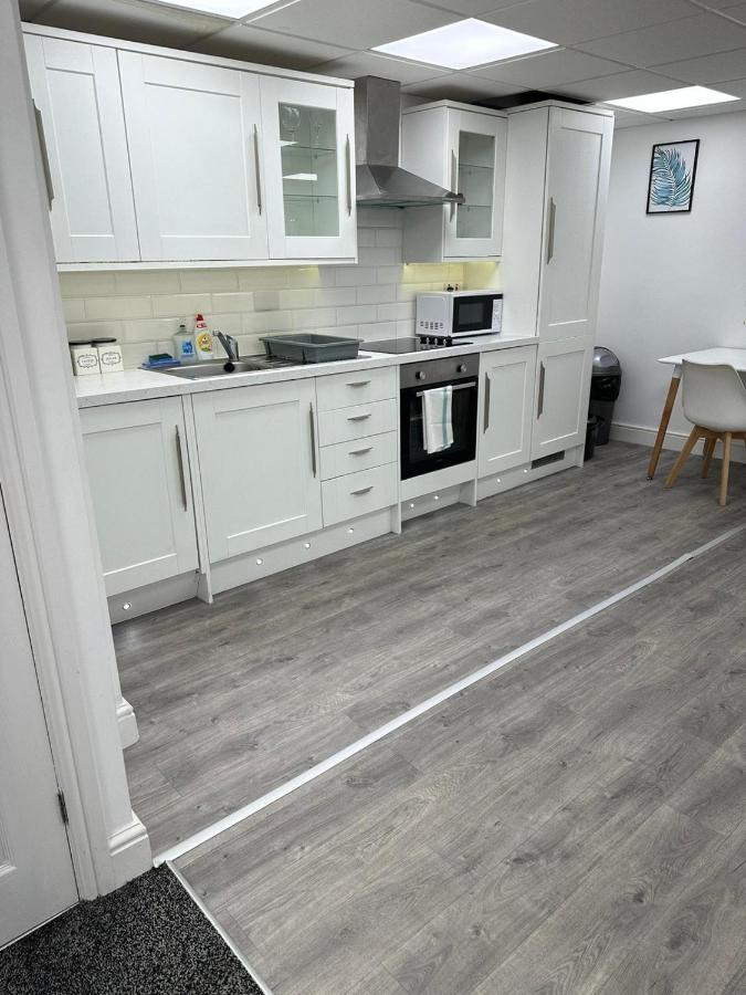 Huge Studio Close To City Centre With Free Secure Parking Лидс Экстерьер фото